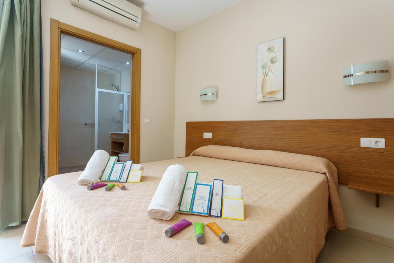 Hostal Costabella Powered By Faro Homes Fuengirola Eksteriør billede