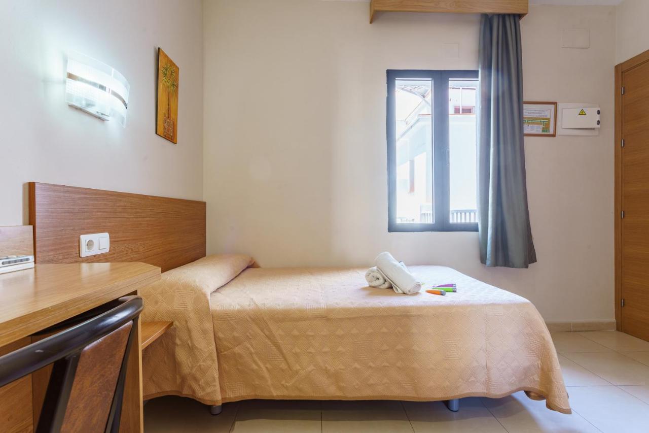Hostal Costabella Powered By Faro Homes Fuengirola Eksteriør billede