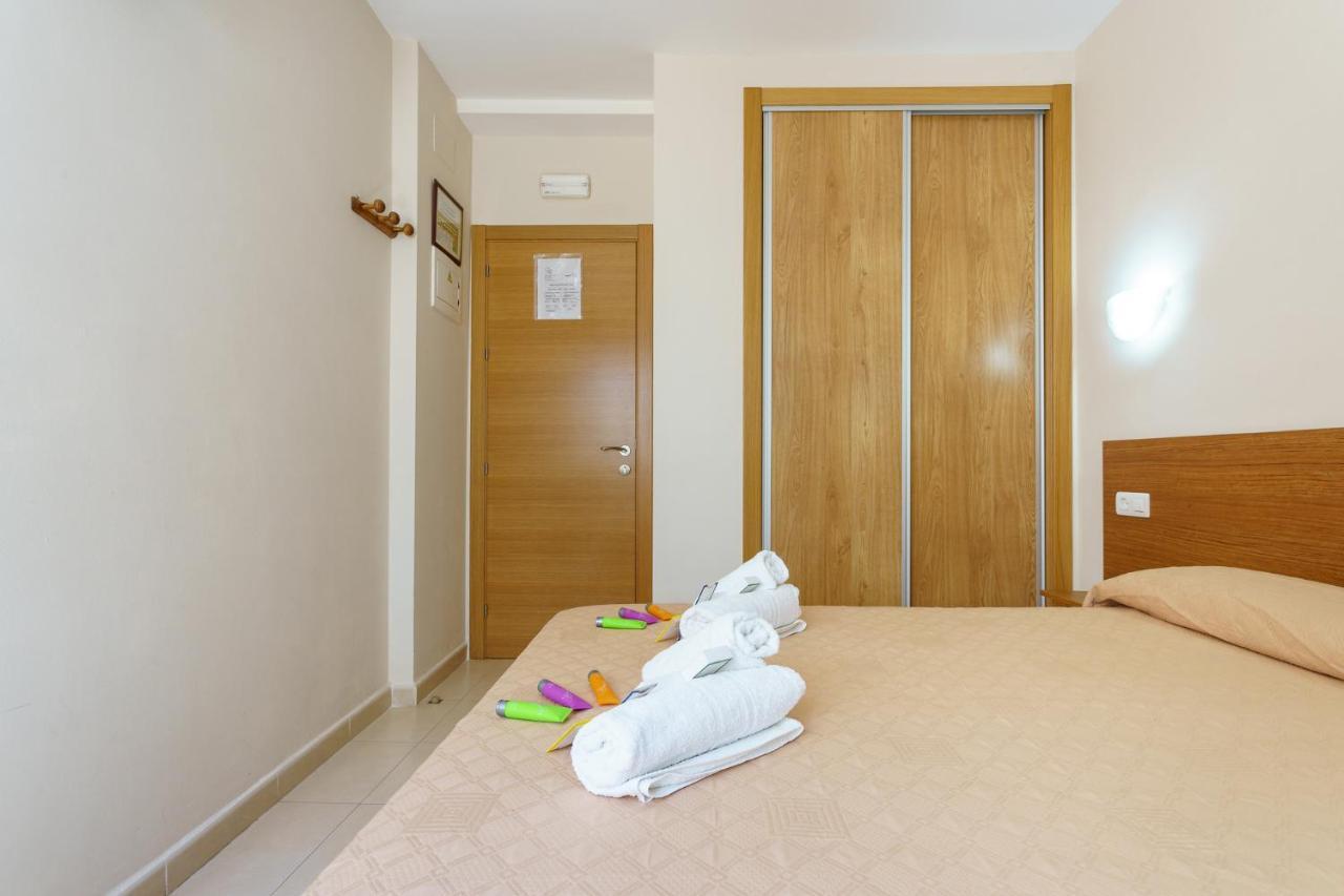 Hostal Costabella Powered By Faro Homes Fuengirola Eksteriør billede