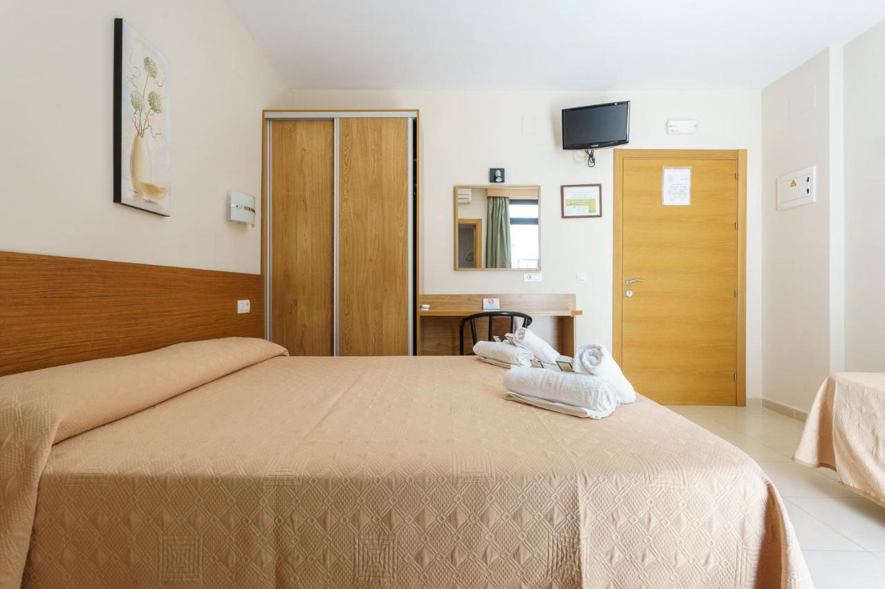 Hostal Costabella Powered By Faro Homes Fuengirola Eksteriør billede
