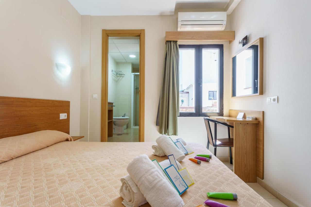 Hostal Costabella Powered By Faro Homes Fuengirola Eksteriør billede