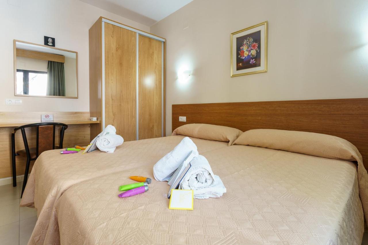 Hostal Costabella Powered By Faro Homes Fuengirola Eksteriør billede