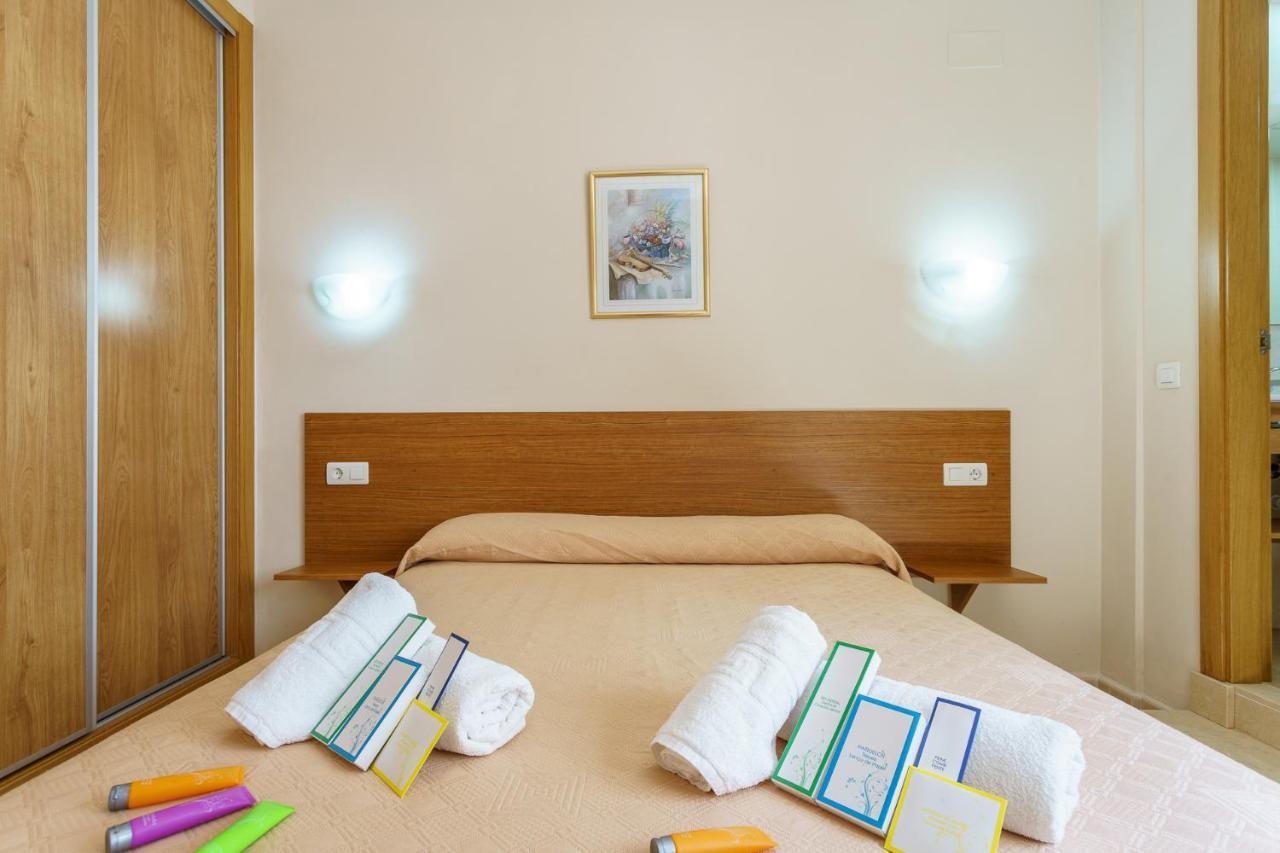 Hostal Costabella Powered By Faro Homes Fuengirola Eksteriør billede