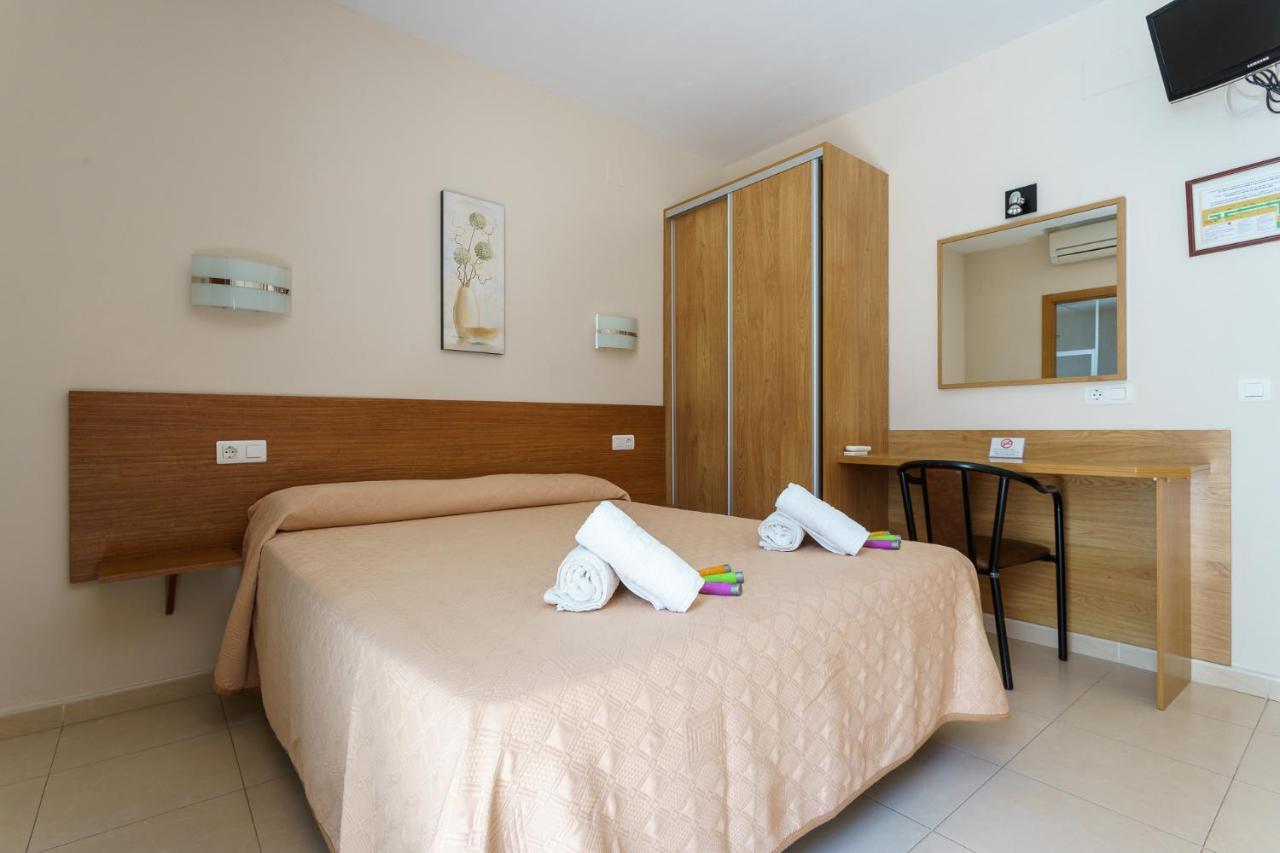 Hostal Costabella Powered By Faro Homes Fuengirola Eksteriør billede