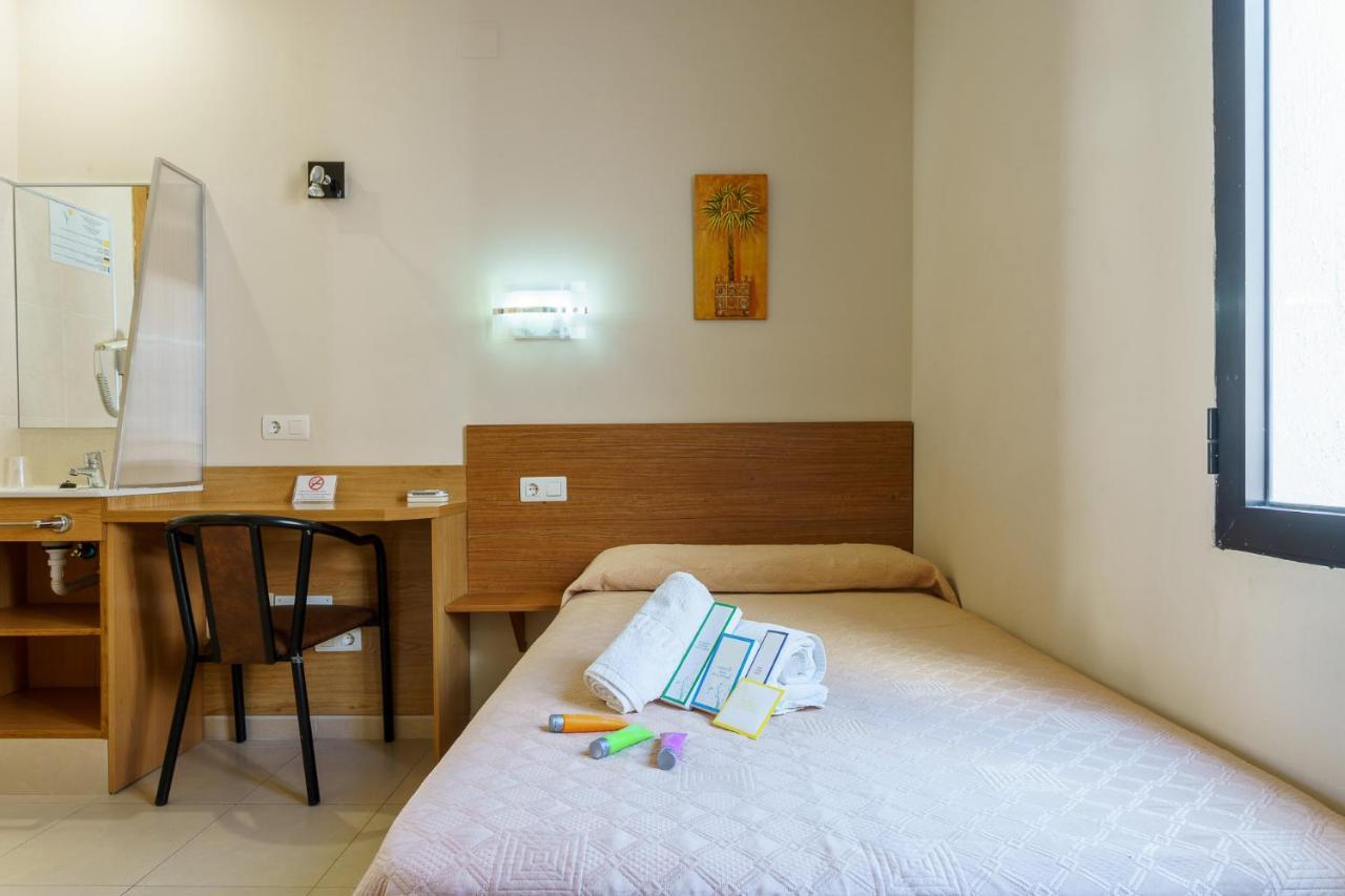 Hostal Costabella Powered By Faro Homes Fuengirola Eksteriør billede