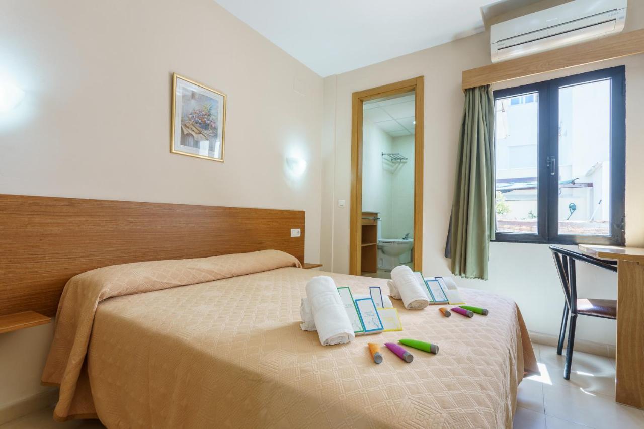 Hostal Costabella Powered By Faro Homes Fuengirola Eksteriør billede
