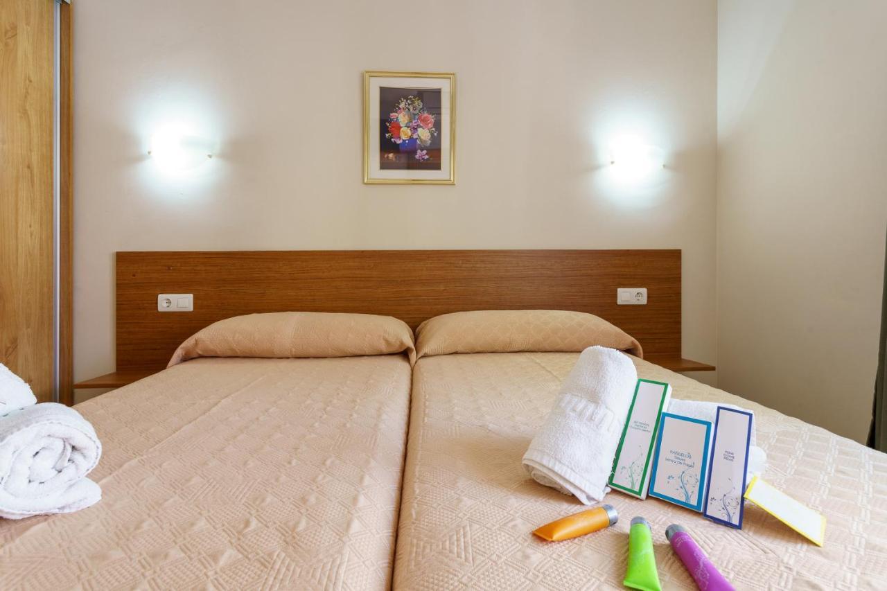 Hostal Costabella Powered By Faro Homes Fuengirola Eksteriør billede